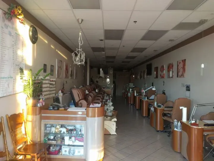 https://cdn.salonspotlight.com/photos/9YIM47psRhonPJ51FkM6/fd5adff4-59f8-4a2b-b864-14a7660e944c_720x720