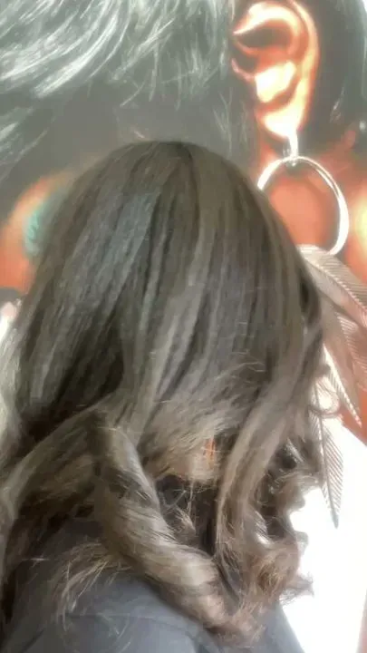 https://cdn.salonspotlight.com/photos/9YIYcanWT03TIxbQqcaf/d9565158-5ac4-4896-838e-931076e189d4_720x720