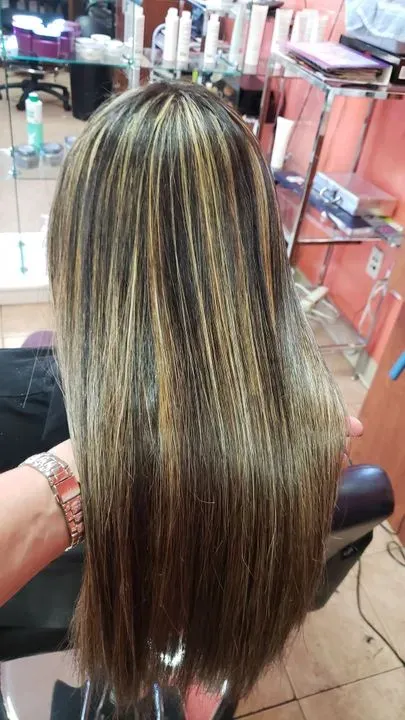 https://cdn.salonspotlight.com/photos/9YgZSB6WZv64GT087qQ2/3ca1c97f-598c-4f5d-be8d-0e2ed13e0c0c_720x720