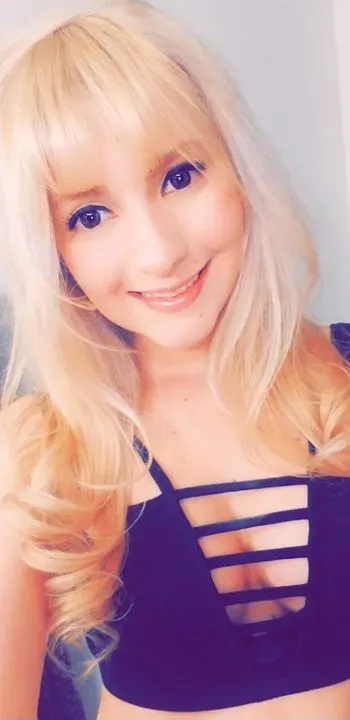https://cdn.salonspotlight.com/photos/9YgZSB6WZv64GT087qQ2/e9974eb6-0b9a-4c41-bad6-7d8804c35e67_720x720