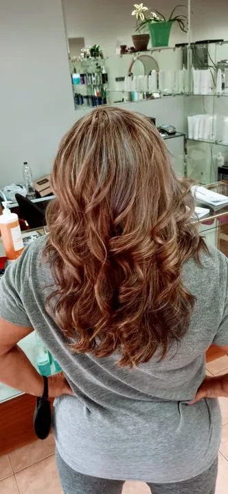 https://cdn.salonspotlight.com/photos/9YgZSB6WZv64GT087qQ2/f83612e1-028c-4b73-9d0a-69b4500d50e8_720x720