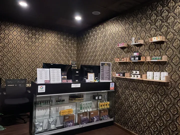 https://cdn.salonspotlight.com/photos/9YwKIii7yIJEUTuorNA5/45931e92-fd14-4cb7-97ce-1294cb1ca3c0_720x720