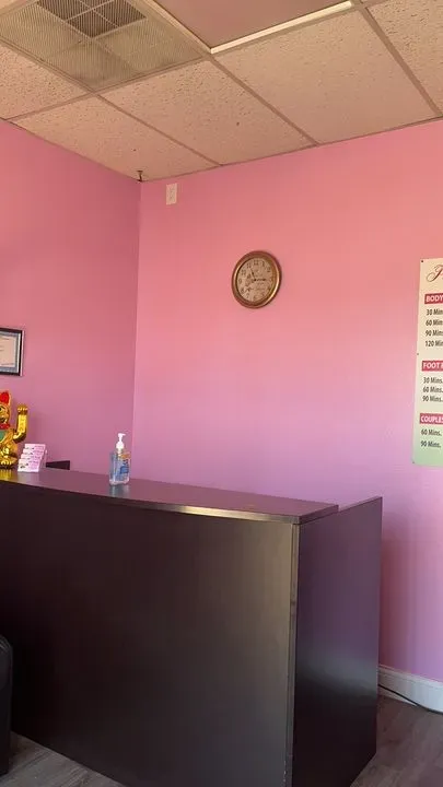 https://cdn.salonspotlight.com/photos/9Yy0dMBctBtTpvC1GWL7/b73b215e-e930-4f7e-b7c3-045cbc85a1f1_720x720