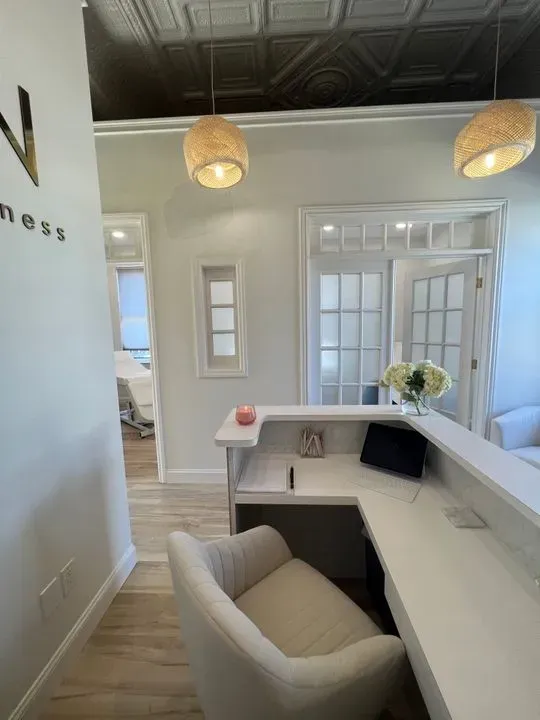 https://cdn.salonspotlight.com/photos/9ZbUqzGjCArQJsGdA70d/d21ea92c-6d95-425e-ab10-c9eb95c81070_720x720