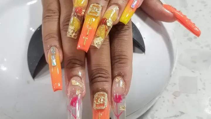 https://cdn.salonspotlight.com/photos/9ZxPt0GIvS2El31qm1fS/f7ba10c8-fc92-47db-bffe-71058912844e_720x720