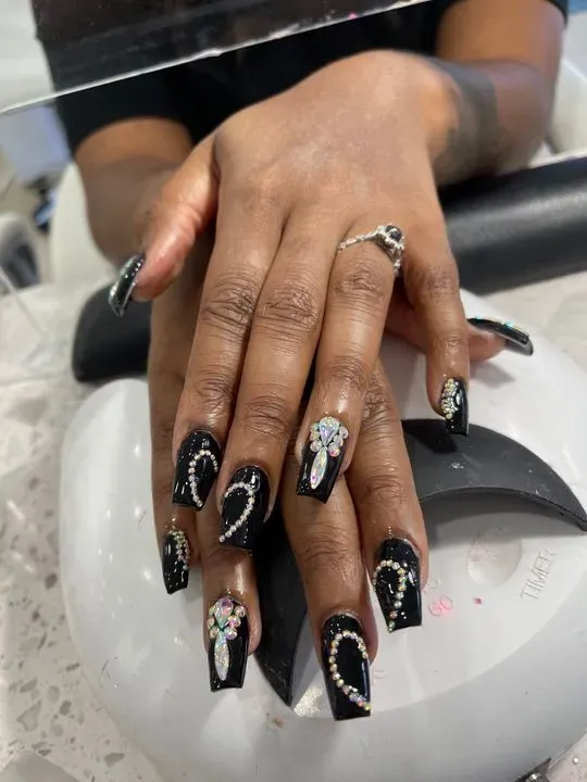https://cdn.salonspotlight.com/photos/9ZxPt0GIvS2El31qm1fS/fec6bfe8-2e0a-42dd-a3c2-77979c19d56a_720x720