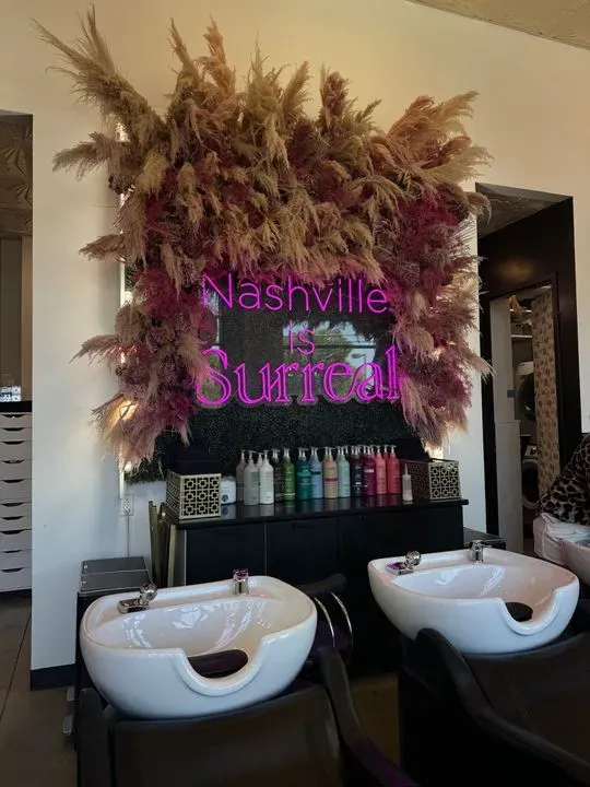 https://cdn.salonspotlight.com/photos/9aLHomKaHEXGYHjYqj5c/7d79120e-7f09-4954-ab57-02ec90be93bf_720x720