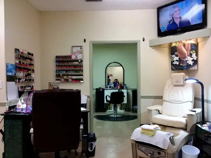 https://cdn.salonspotlight.com/photos/9aXuiXkJ8Qrwp8D4O2tW/28735860-5a05-4a5f-b232-6cd85f3eea44_720x720