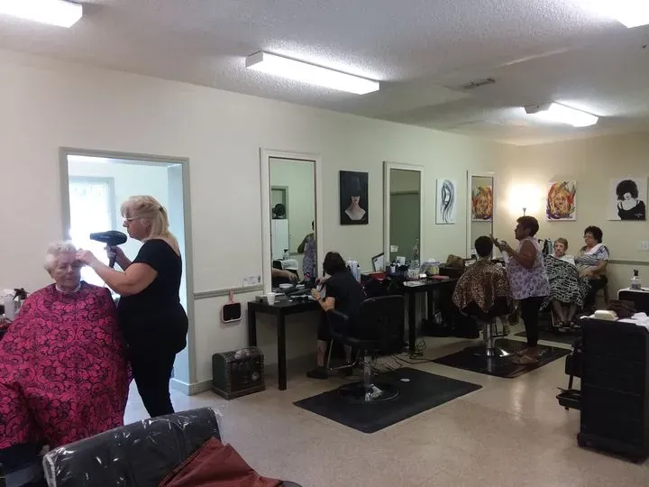 https://cdn.salonspotlight.com/photos/9aXuiXkJ8Qrwp8D4O2tW/59b57d42-f836-46ba-9c07-6b8a87ad6992_720x720