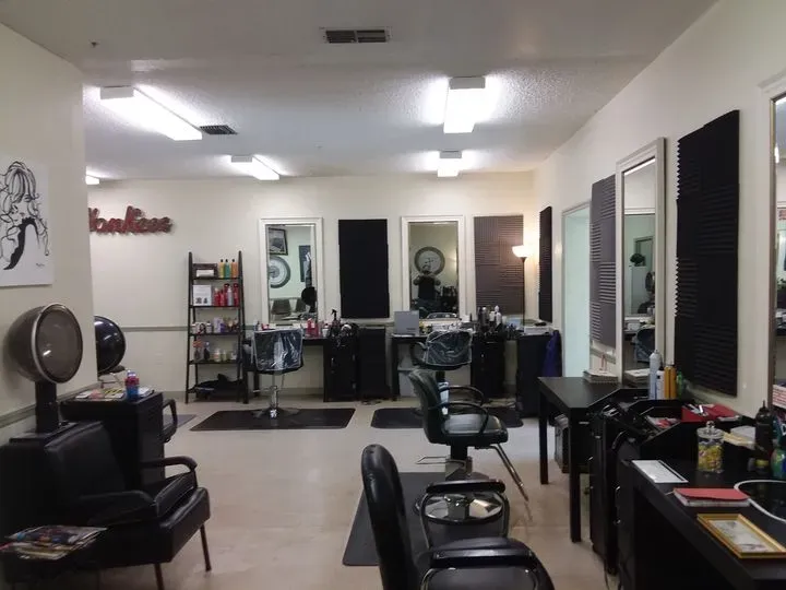https://cdn.salonspotlight.com/photos/9aXuiXkJ8Qrwp8D4O2tW/8549092e-cb32-49c9-84b8-f76d79220e51_720x720