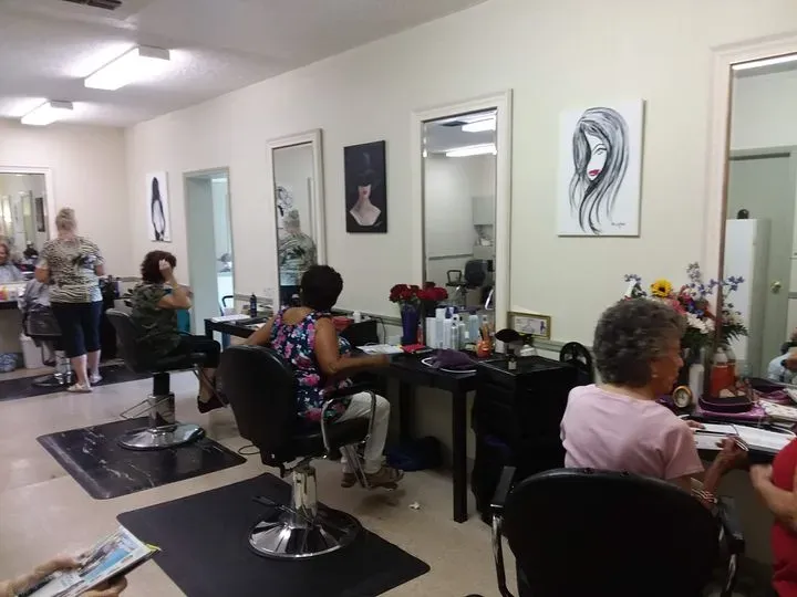 https://cdn.salonspotlight.com/photos/9aXuiXkJ8Qrwp8D4O2tW/8e9fdd65-0b34-4a88-ada9-f0fef86d29b2_720x720