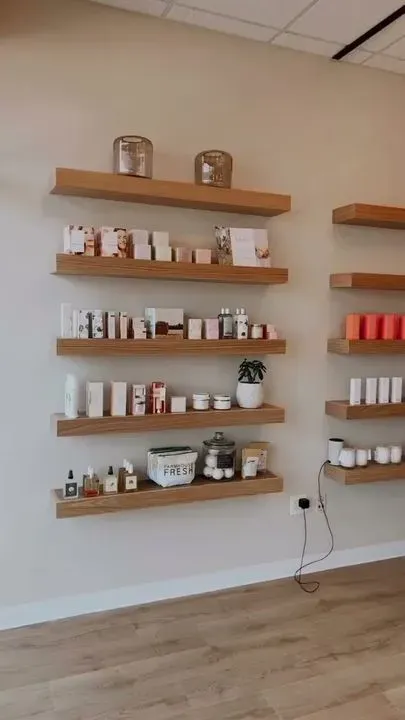 https://cdn.salonspotlight.com/photos/9bISB6ZCeM68OcRRPWmJ/40c57cdc-0dd9-49a0-9e95-fddd5dccd488_720x720