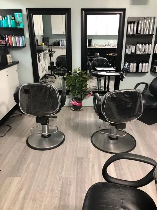 https://cdn.salonspotlight.com/photos/9cnXFqzXUoplqIu2KJeU/d358f75b-c675-4aa9-b1c9-6c7a96ad7777_720x720