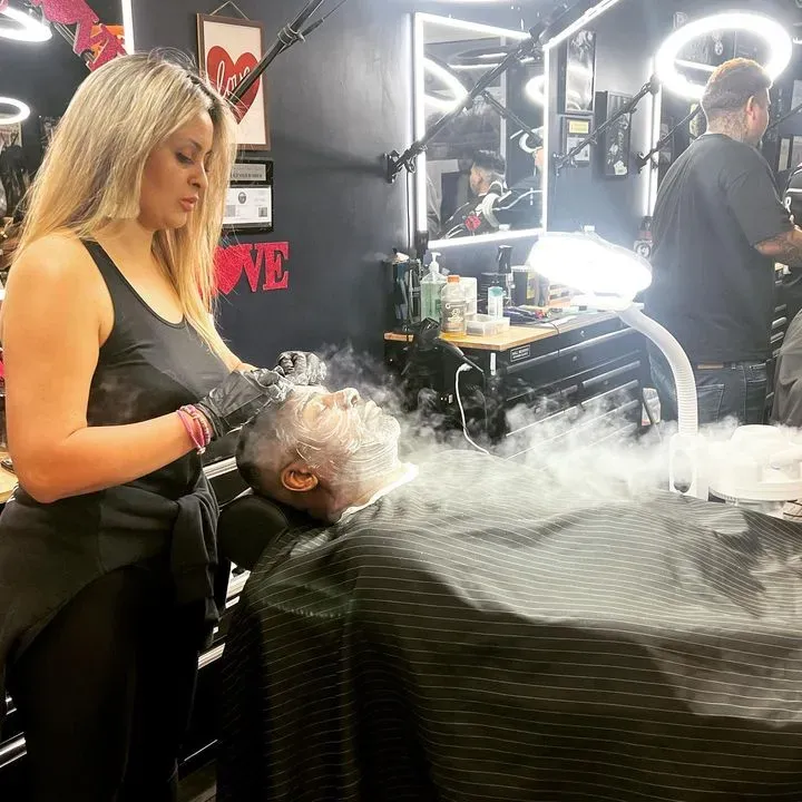https://cdn.salonspotlight.com/photos/9d8quT2SYxpNpM1YQb14/906aaacb-61da-431b-b3d2-7d2d8eb607bc_720x720