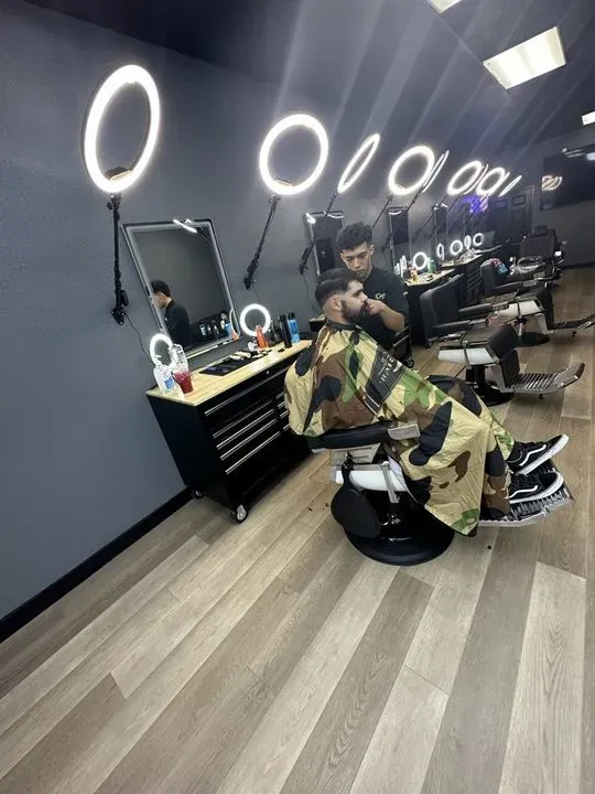 https://cdn.salonspotlight.com/photos/9d8quT2SYxpNpM1YQb14/fb12a9c1-c879-4ca3-888b-4b697753ebd9_720x720