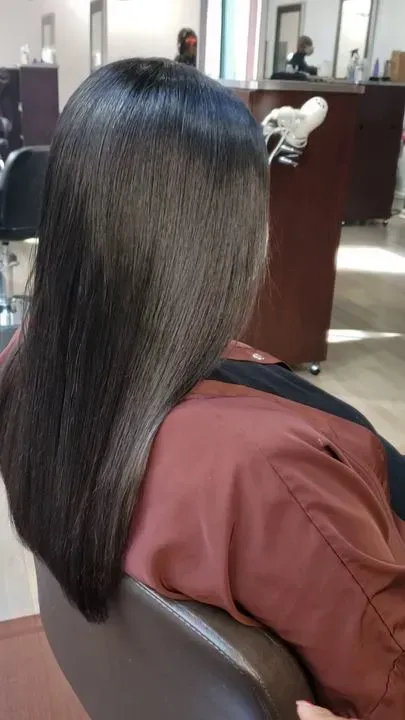 https://cdn.salonspotlight.com/photos/9eR4f9RQYVRpuM9qEZMq/827c8a6a-7bd0-429b-83ba-3abd7f8328e5_720x720
