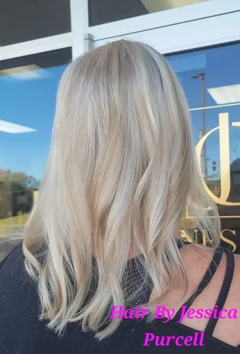 https://cdn.salonspotlight.com/photos/9egPXMcyHas96JOQ69cu/50ea45c0-8e7d-42c0-b35c-bd2787caa1cf_720x720