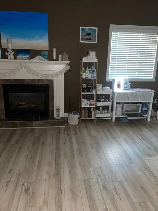 https://cdn.salonspotlight.com/photos/9f7rFucgPlbDuhtotAUC/199f7f87-ceee-44f1-99a4-61ec636978c7_720x720