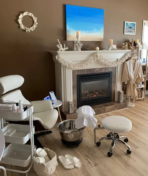 https://cdn.salonspotlight.com/photos/9f7rFucgPlbDuhtotAUC/962f6e58-8d5b-45bc-9cca-8376a3487d53_720x720