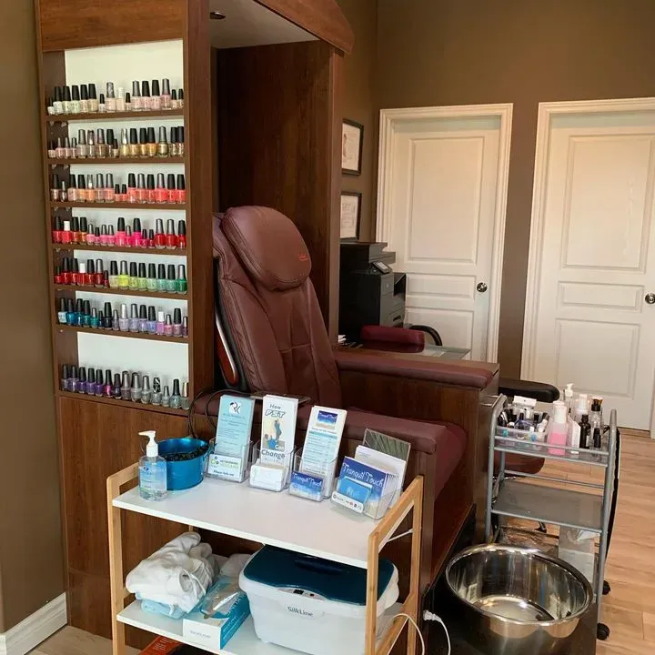 https://cdn.salonspotlight.com/photos/9f7rFucgPlbDuhtotAUC/f6e37c4e-a1b0-4415-86d2-38584ac5c6fd_720x720