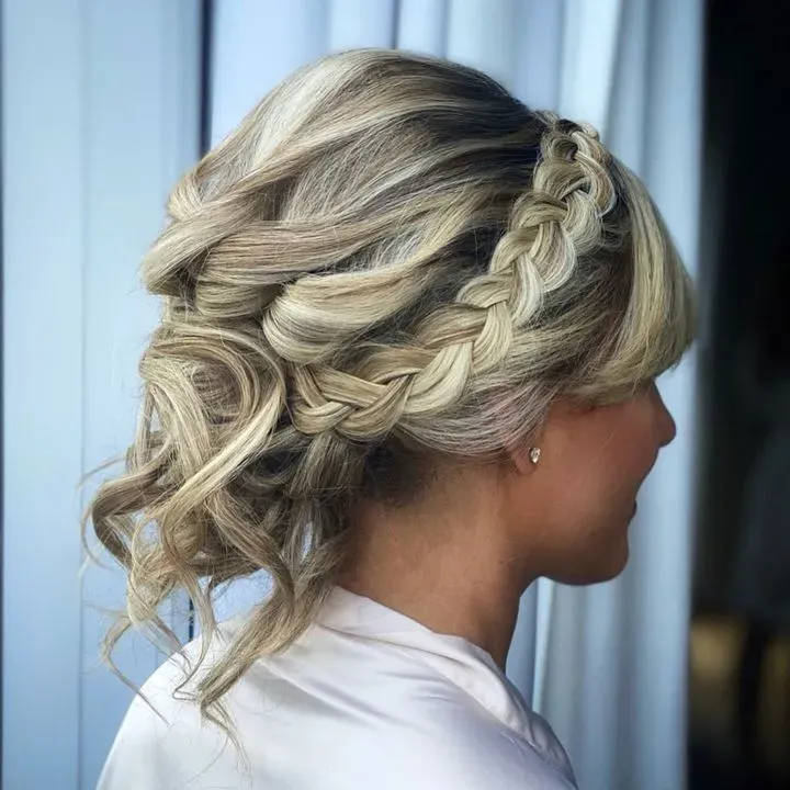https://cdn.salonspotlight.com/photos/9gUB42zyXSXbKeD00swP/ddbeab4f-7eff-478e-a105-2d18228a274e_720x720