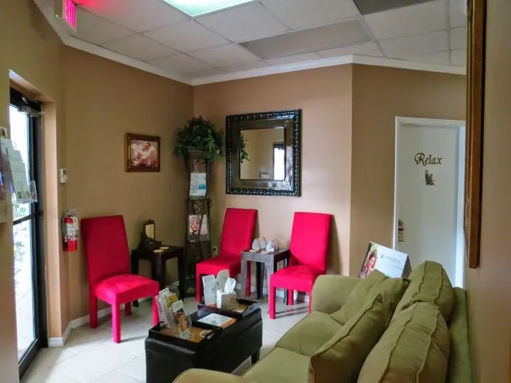 https://cdn.salonspotlight.com/photos/9hBMMsZoeB4sj1WhB0gW/aad7473f-6e60-4651-8773-c1e55685c6d3_720x720