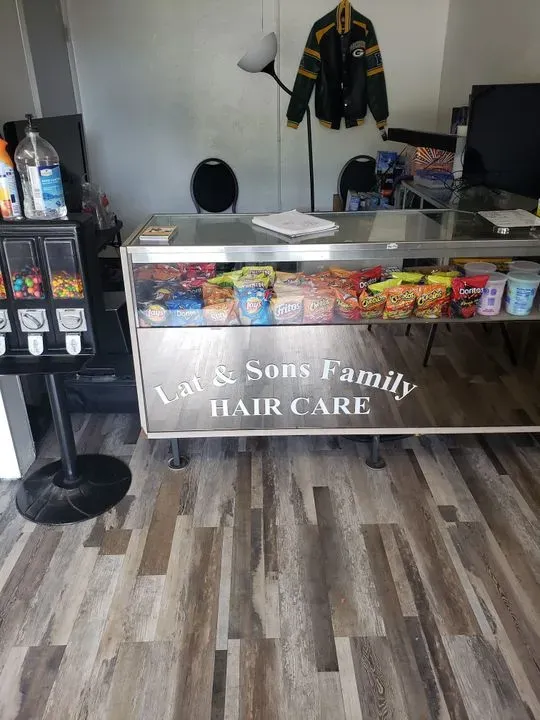 https://cdn.salonspotlight.com/photos/9incROc0ZjFg963CLCvU/24a59849-7297-4b49-8339-8ca1581a5e7f_720x720