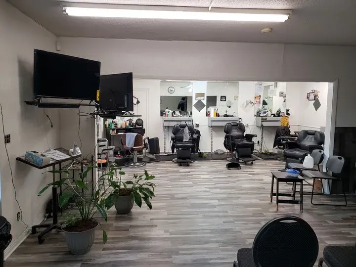 https://cdn.salonspotlight.com/photos/9incROc0ZjFg963CLCvU/252f51f7-513e-4b84-b800-c7766092f09a_720x720