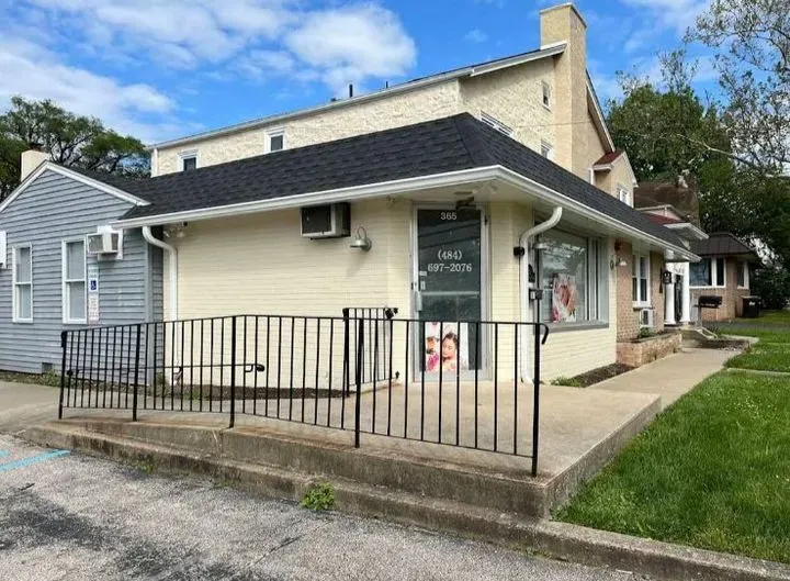 https://cdn.salonspotlight.com/photos/9kilvFy6bdSRsK3cIAHS/7dae1a5f-c2ef-44ec-8730-3174fee26191_720x720