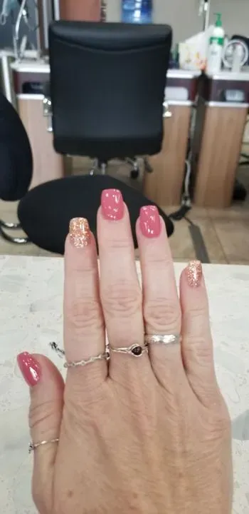 https://cdn.salonspotlight.com/photos/9lIGXi5MRSm27HGtgbeD/606b5e9b-cdf4-40e5-938b-d38b127c7fca_720x720