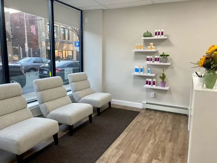 https://cdn.salonspotlight.com/photos/9lZ4XbDXyNX0JqACJG4Y/81c31999-ee04-48c9-8704-d0553fb525f4_720x720