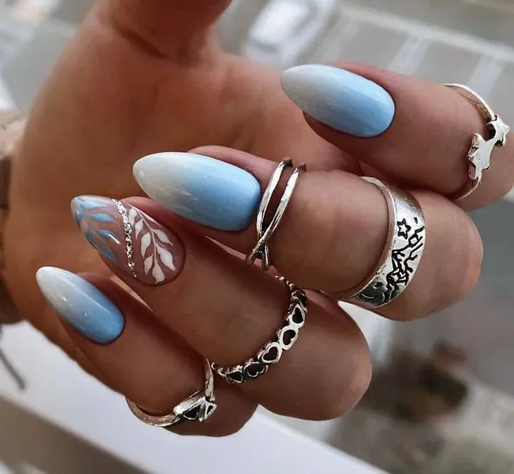 https://cdn.salonspotlight.com/photos/9mTGyVMjD6YzjFVolGNo/8dd71db8-d32e-4bf0-a157-5c2d50798a7f_720x720