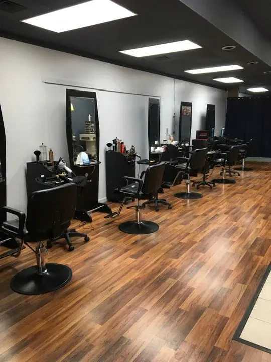 https://cdn.salonspotlight.com/photos/9mmuPO97AdlzbuRopf5T/9a01cb41-9163-4100-af8a-c6960aebc382_720x720
