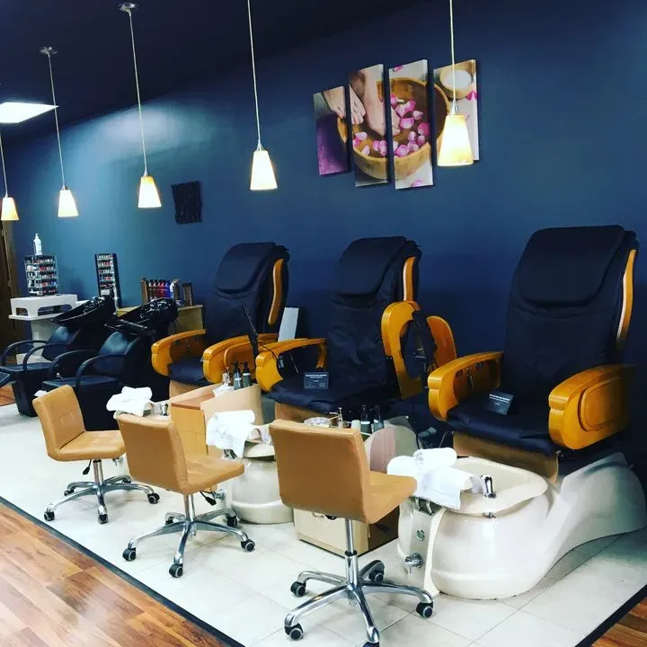https://cdn.salonspotlight.com/photos/9mmuPO97AdlzbuRopf5T/e01ac2a3-c7d3-4e76-81f1-3ad947da2ae3_720x720