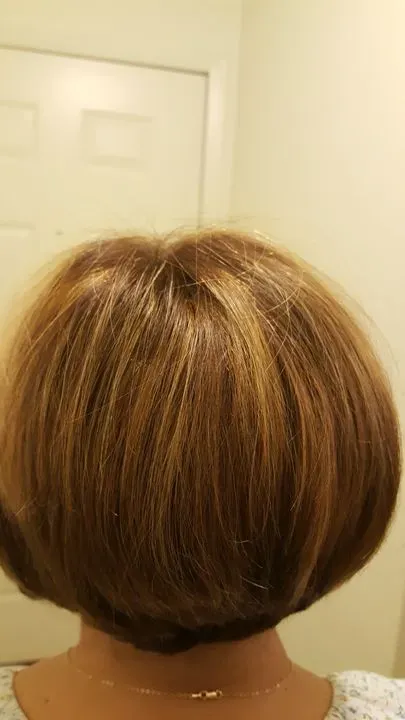 https://cdn.salonspotlight.com/photos/9mucThmv9jejOogagZ5C/2506ba75-310f-439a-a0c9-fee806a076de_720x720
