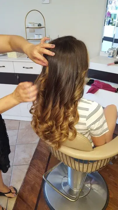 https://cdn.salonspotlight.com/photos/9mucThmv9jejOogagZ5C/d4cbcf77-ceb4-4d2f-b945-28a26ef2ecde_720x720