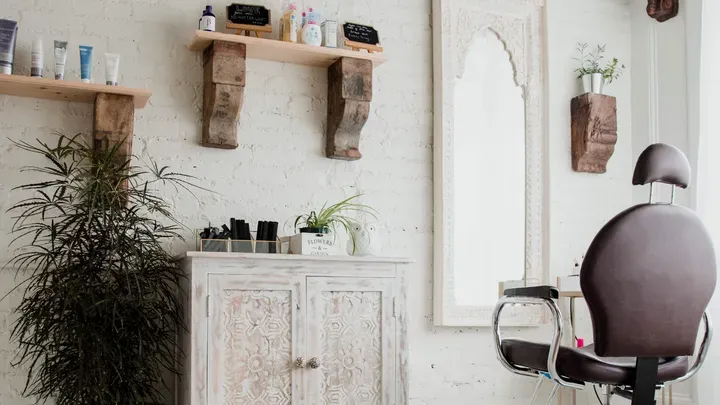 https://cdn.salonspotlight.com/photos/9nWgH0RIny66es9Isb75/85d2a7b7-fb87-4aed-97f5-55f65e94b05f_720x720