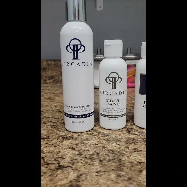 https://cdn.salonspotlight.com/photos/9py5UN3lpJD4pNgj1yNF/b6d425e2-9cd9-4aea-a699-0cd25cdb9653_720x720