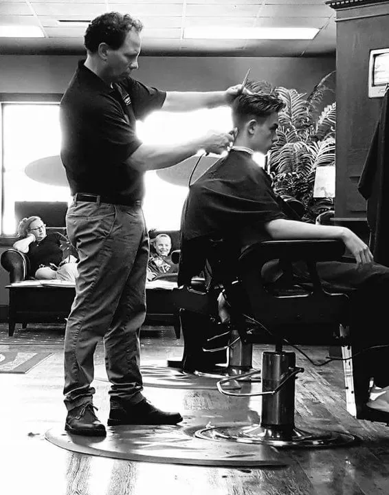 https://cdn.salonspotlight.com/photos/9q5oHAt1YchMqY7kddii/d61043cf-7d29-4bc6-ac1e-4fb9c46583b2_720x720