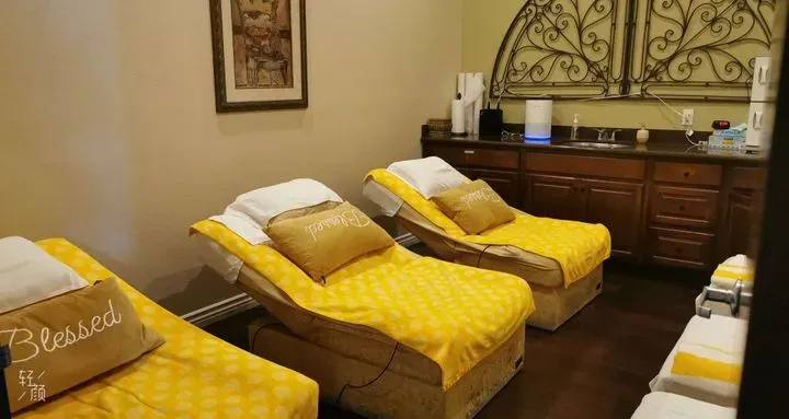 https://cdn.salonspotlight.com/photos/9qT4a9bu90dv6S4kt1cW/03b41306-6182-41d3-a370-1a291887701a_720x720