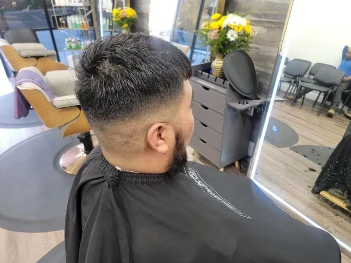 https://cdn.salonspotlight.com/photos/9qXOrSmqbLSb2OmaTWlJ/729db3a2-4ede-4560-b74b-9b504f60681f_720x720