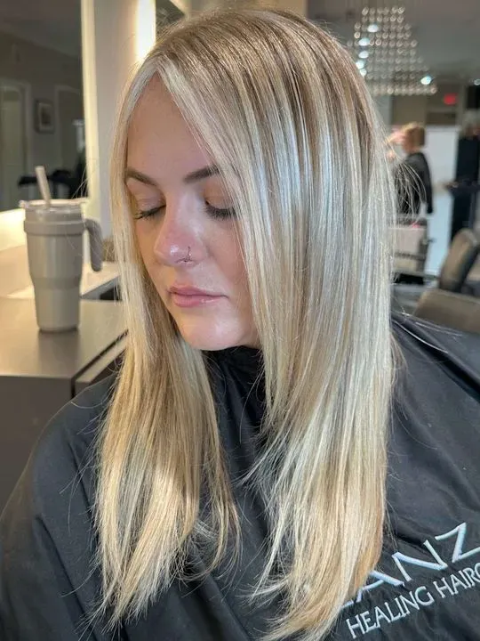 https://cdn.salonspotlight.com/photos/9qrWGirYlBGp2PpKm3cG/85af94e4-f453-44ba-9dbe-5f27012dabde_720x720