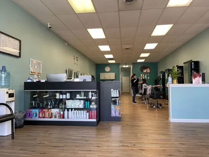 https://cdn.salonspotlight.com/photos/9rZG6vnbIVreMK8seF1x/9da63b37-c764-439f-9ff3-f12950625939_720x720