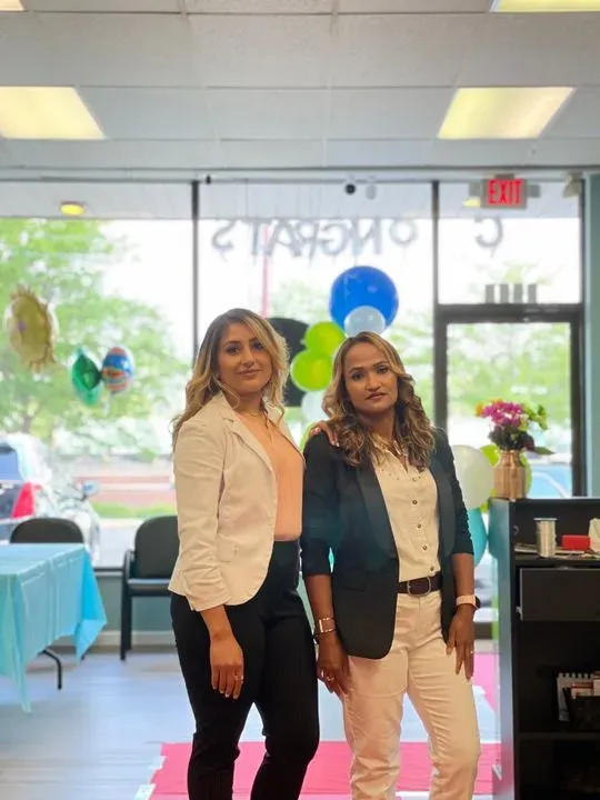 https://cdn.salonspotlight.com/photos/9rZG6vnbIVreMK8seF1x/b1257f70-4768-4d0b-8b8c-f803c96f68ae_720x720