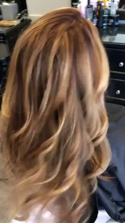 https://cdn.salonspotlight.com/photos/9rcftkHOUtvY8tpwlhAu/b17900a7-ef1e-4172-bbe3-bec22b2b009f_720x720