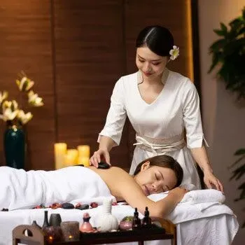 https://cdn.salonspotlight.com/photos/9sGxJFB0gfAa3E6wSE2R/9cdb3b3a-3ae0-4435-98c0-396e72889da2_720x720