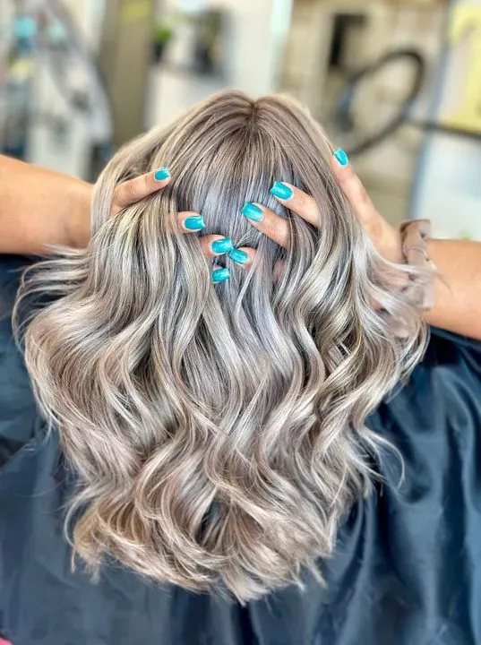 https://cdn.salonspotlight.com/photos/9sYcviVG6NiPPUtAho1W/2edfb6d2-99a6-479e-8b7c-3141344f5c3c_720x720