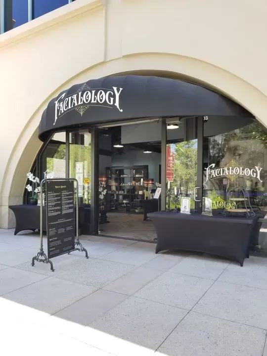 https://cdn.salonspotlight.com/photos/9szWHK29Nij1kpAh4SLa/13bd4d56-75c6-4541-ab73-d53fc655c542_720x720
