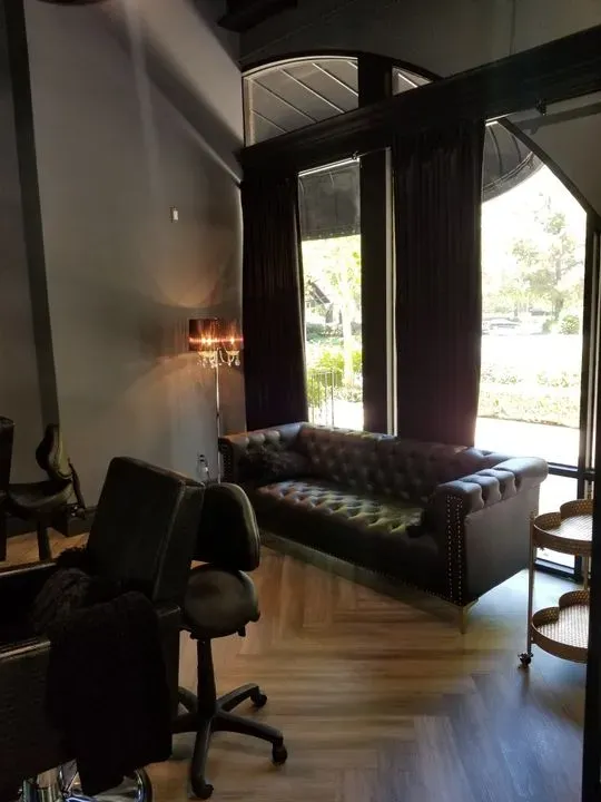 https://cdn.salonspotlight.com/photos/9szWHK29Nij1kpAh4SLa/87bcc9bc-5b32-4024-be49-05fe558867a7_720x720