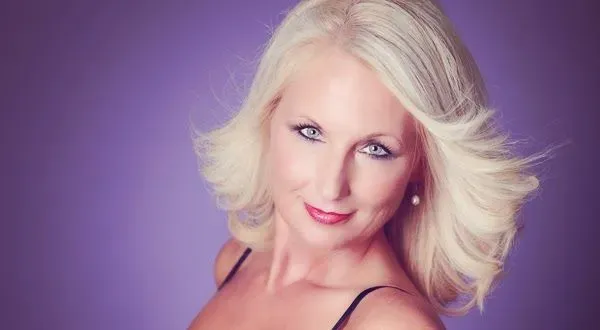 https://cdn.salonspotlight.com/photos/9tEZ4qhr9N2rDyW1mG42/e9ec4cd4-7d11-4e93-9ade-989349b63d2f_720x720